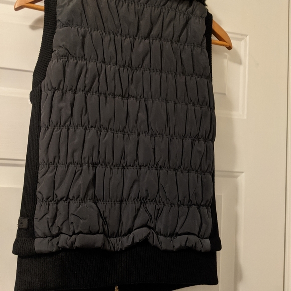 Calvin Klein Performance vest black with pockets and faux fur collar - Picture 7 of 8